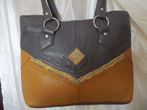 LADIES GENUINE LEATHER HAND BAG IN  A GREY & TAN BROWN . SIMPLY GORGEOUS!!