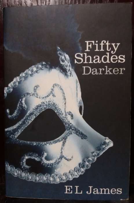 Books: Fifty Shades Darker - EL James (Book II)