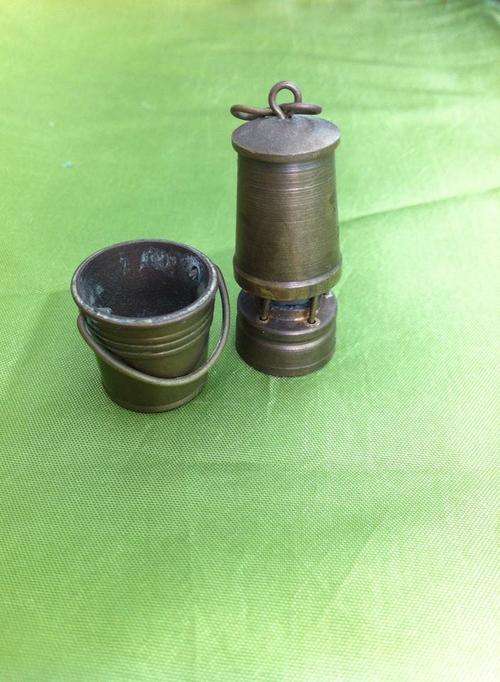 Tiny Miniature lot of 2 +-1.2cm Brass Bucket and Lantern