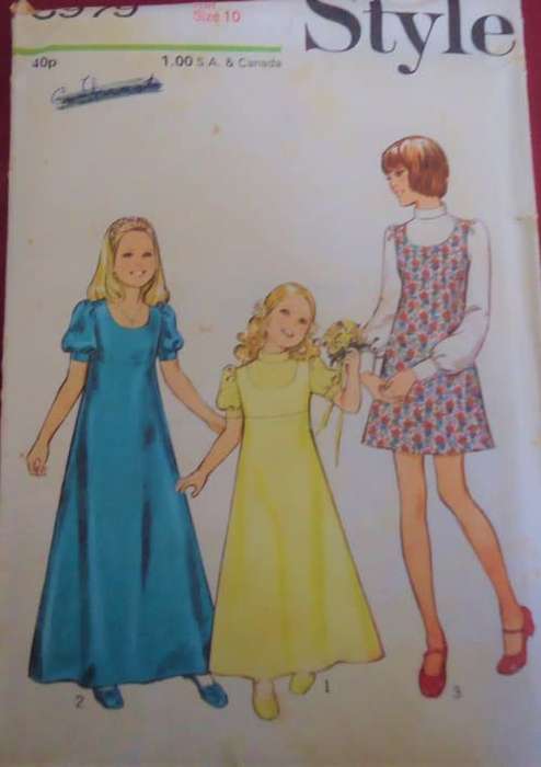 STYLE 3979 GIRLS FORMAL DRESS SIZE 10 YEARS COMPLETE-UNCUT-FACTORY FOLDED