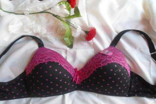 PRETTY BLACK BRA WITH PINK HEARTS AND LACE TRIMMING! SIZES 36D, 38D, 40D, 42D.