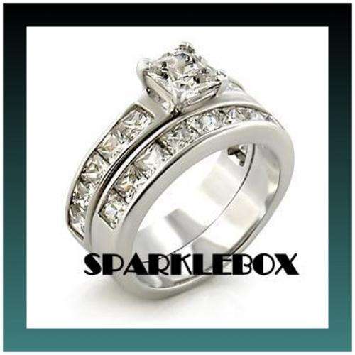 **CLASSY 2 PIECE WEDDING / ENGAGEMENT RING SET**SIZE 7