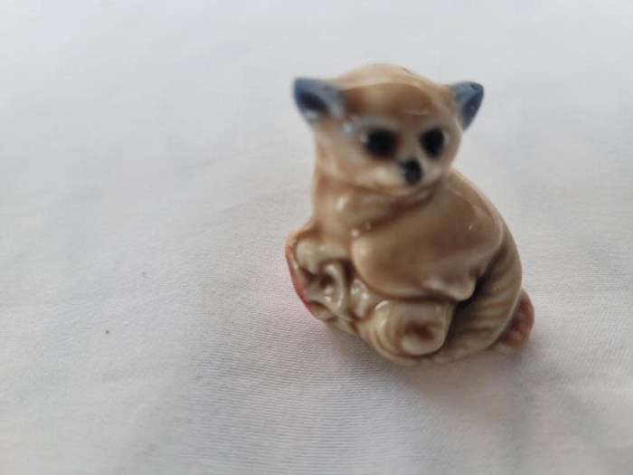 TEN COLLECTABLE WADE WHIMSIES FROM NURSERY RHYMES AND ANIMALS-ALL FOR ONE BID