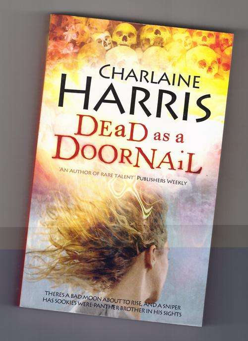 Dead as a Doornail  -  Charlaine Harris