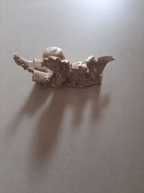 YOUNG GIRL READING BOOK STATUE