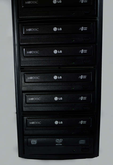 Stand-alone DVD DUPLICATOR UReach with up to 8 available slots