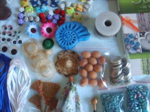LARGE SELECTION OF ASSORTED CRAFTS