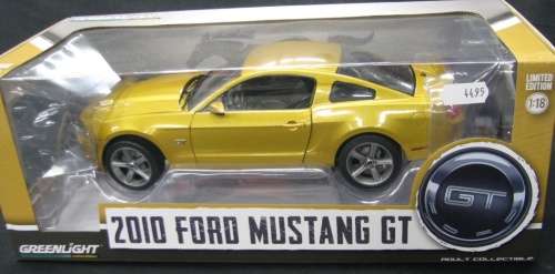 Ford Mustang GT 2010 gold 1/18 Greenlight NEW+boxed  #8054 instant wheels