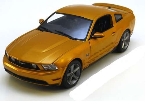 Ford Mustang GT 2010 gold 1/18 Greenlight NEW+boxed  #8054 instant wheels