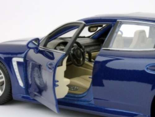 Porsche Panamera Turbo 2009 blue-met 1/18 Maisto NEW+boxed  #8952 instant wheels