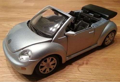 Volkswagen New Beetle Cabriolet 1998 silver 1/24 Maisto NEW #2011 instant wheels
