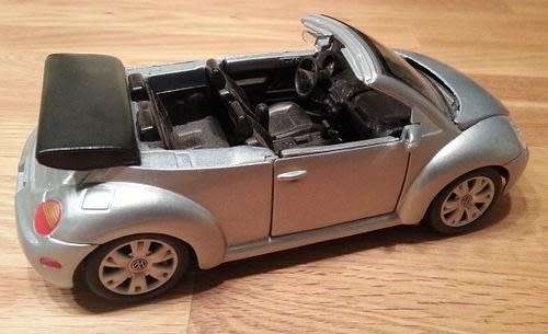 Volkswagen New Beetle Cabriolet 1998 silver 1/24 Maisto NEW #2011 instant wheels