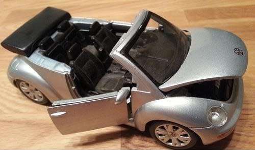 Volkswagen New Beetle Cabriolet 1998 silver 1/24 Maisto NEW #2011 instant wheels