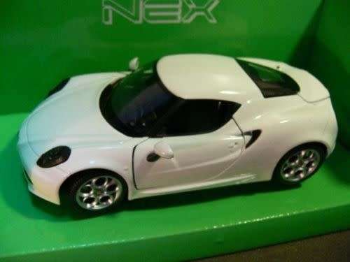 Alfa Romeo 4C 2014 white 1/24 Welly NEW+boxed  #2043 instant wheels
