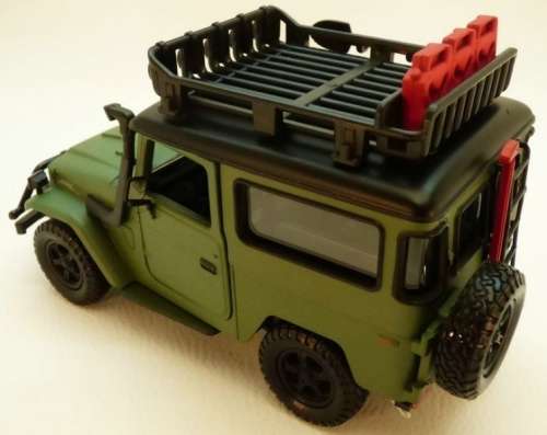 Toyota Land Cruiser FJ40 1976 matte-green 1/24 MotorMax NEW+boxed  #2159 instant wheels