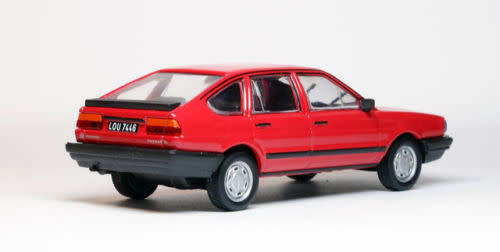 Volkswagen Passat B2 1986 red 1/43 IXO NEWinBlister #4991 instant wheels