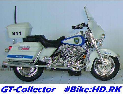 1-18  Motorbike Harley Davidson Road King, MINT IN ORIGINAL CLAM   .......    #Bike.HD.RK Maisto