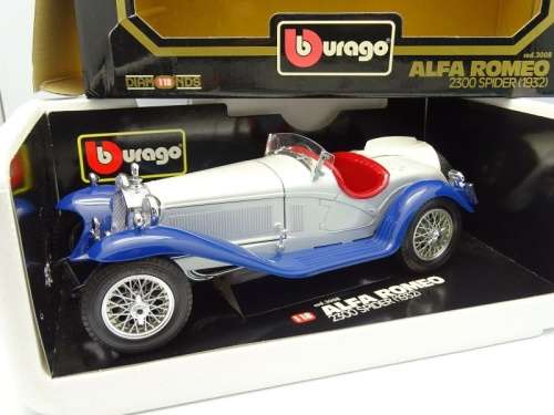 Alfa Romeo 2300 Spider 1932 white w. blue 1/18 Bburago NEW+boxed  #8872 instant wheels