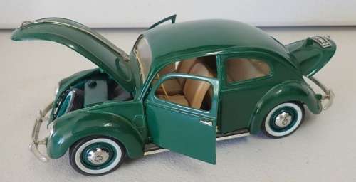 Volkswagen Beetle vintage (two rear windows) 1951 green 1:18 Maisto NEW+boxed #8003 instant wheels
