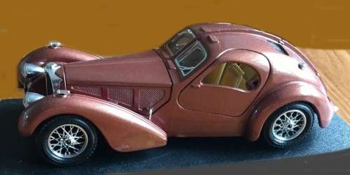 Bugatti Atlantic Coupe 1936 bronze 1/24 Bburago NEWinBlister #2305 instant wheels