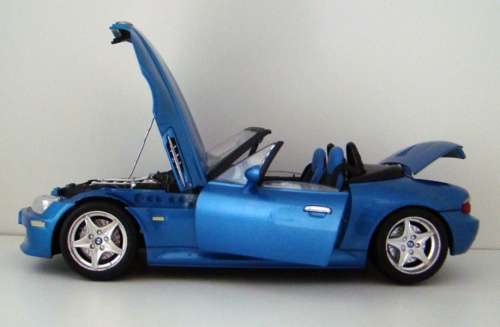 BMW M - Roadster 1996 blue-met 1/18 Bburago NEW+reboxed  #8026 instant wheels