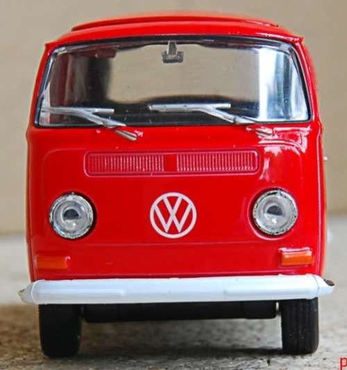 Volkswagen T2 Kombibus 1972 red 1/24 Welly NEW+boxed  #2110 instant wheels