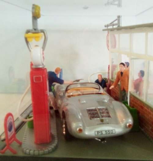 Porsche 550 Spyder 1955 1:43 Service Stn Diorama Cararama NEW+bxd   #5866 instant wheels