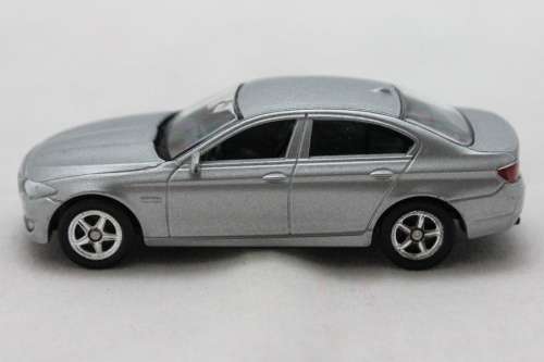 BMW 535i (E60) 2010 silver 1:64 Welly NEW+boxed  #6409 instant wheels