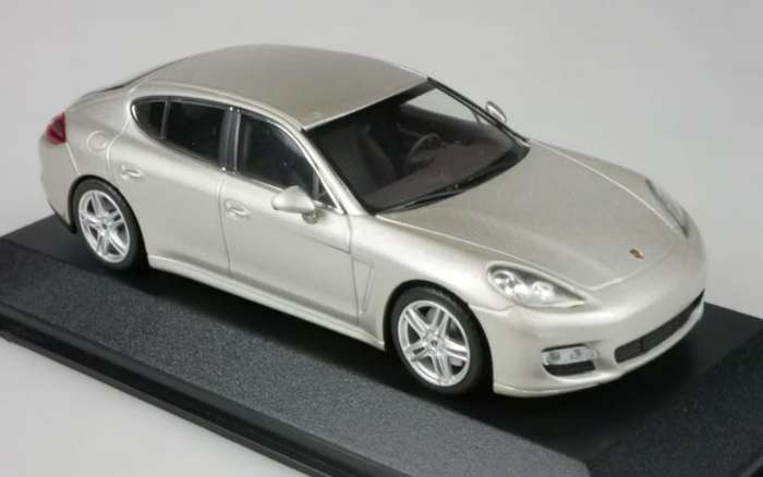 Porsche Panamera turbo 2010 silver beige 1:43 Minichamps NEW+boxed *5970 instant wheels