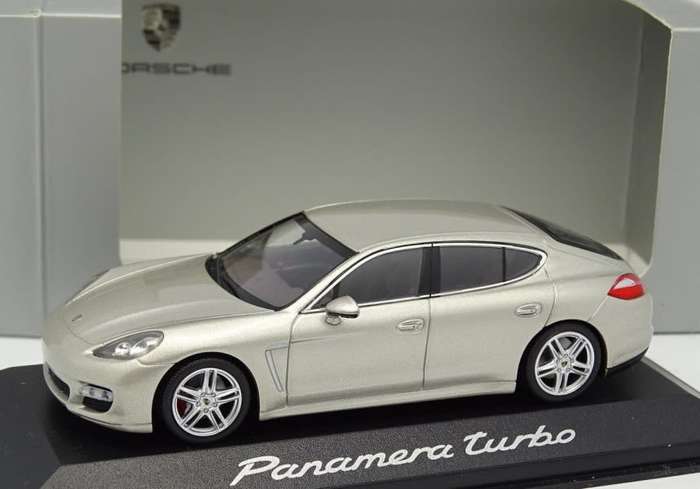 Porsche Panamera turbo 2010 silver beige 1:43 Minichamps NEW+boxed *5970 instant wheels