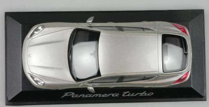 Porsche Panamera turbo 2010 silver beige 1:43 Minichamps NEW+boxed *5970 instant wheels