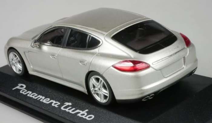 Porsche Panamera turbo 2010 silver beige 1:43 Minichamps NEW+boxed *5970 instant wheels