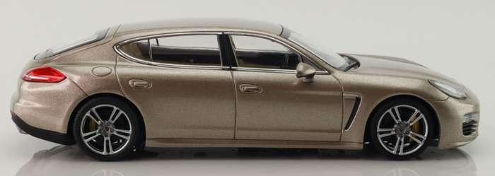 Porsche Panamera turbo S 2016 beige-metallic 1:43 Minichamps NEW+boxed *5971 instant wheels