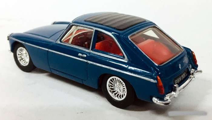 MGB GT softtop sunroof 1965 blue 1/43 Dinky Toys NEW+boxed *4986 instant wheels