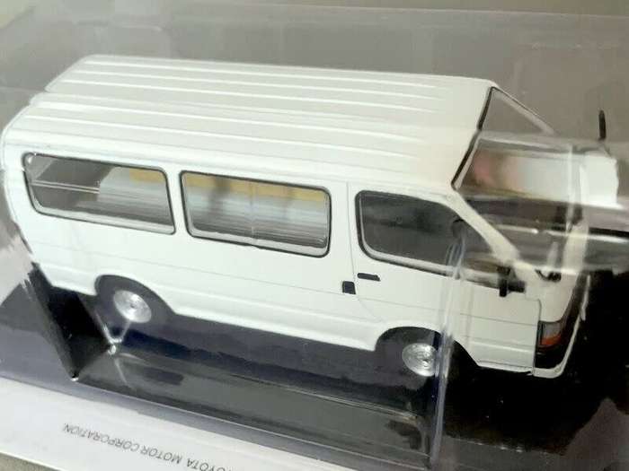 TOYOTA HIACE 1993 Minibus white 1/43 Hachette/Sparkmodel NEWinBlister *5999 instant wheels