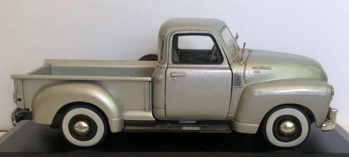 Chevrolet 3100 Pick-Up 1953 silver 1/43 Rd.Signature * NEW+boxed *6004 instant wheels