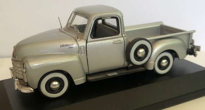 Chevrolet 3100 Pick-Up 1953 silver 1/43 Rd.Signature * NEW+boxed *6004 instant wheels