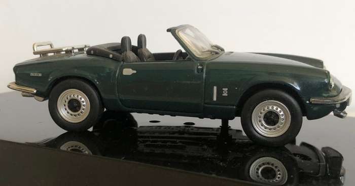 Triumph Spitfire Mark IV w.bootrack 1974 Br.Rac.Green 1/43 Grani/IXO NEW+boxed *6007 instant wheels