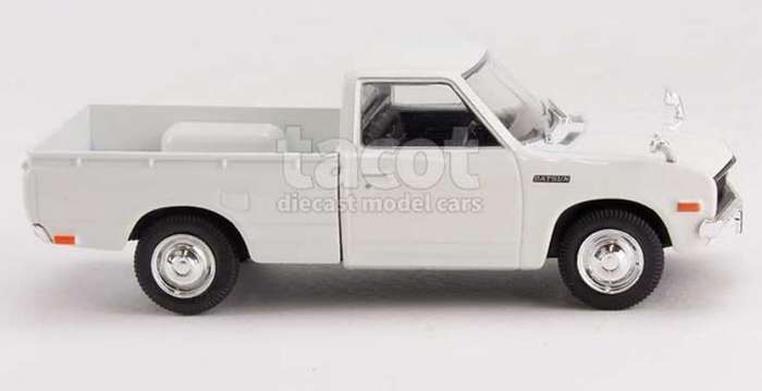 Datsun 620 1-ton Bakkie 1975 white 1/43 First43-135 NEW+boxed *6015 instant wheels