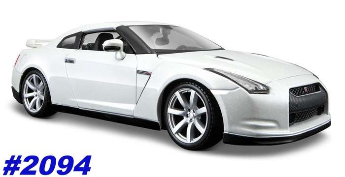 Nissan GT-R  coupe 2009 white-met 1:24 Maisto NEW+boxed  #2094 instant wheels