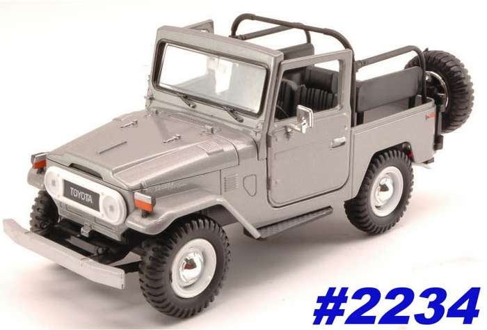 Toyota Landcruiser FJ40 open 1984 silver 1/24 Motormax NEW+boxed  #2234 instant wheels