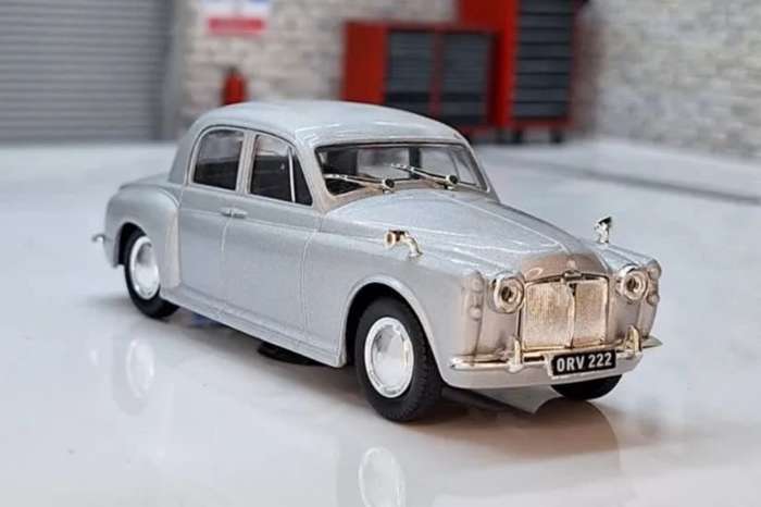 Rover 90 P4 Saloon 2.6L, 6 cyl silver 1/43 Cararama NEW+boxed #6028 instant wheels