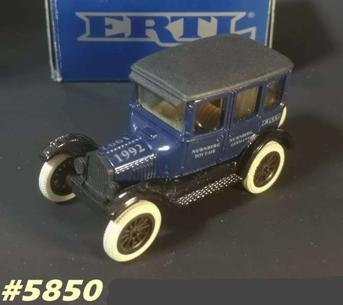 Ford Fourdoor Sedan 1923 blue 1:43 Ertl NEW+boxed #5850 instant wheels - Intnl. Toy Fair 1992