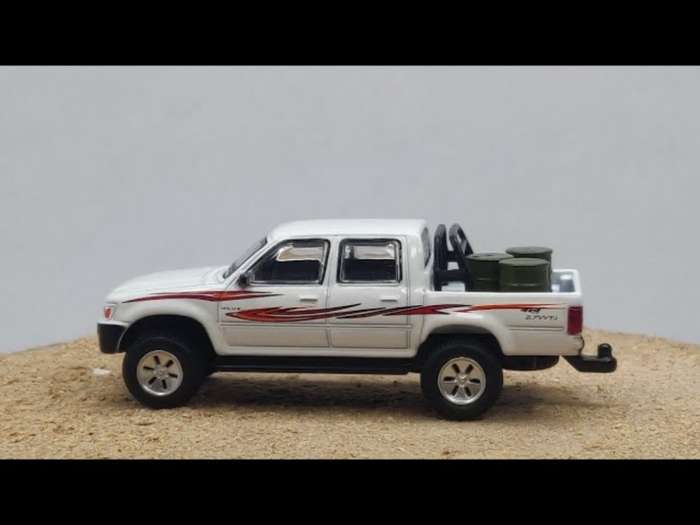 Toyota HiLux 4x4/2400 Dbl.Cab. 1993 white 1/64 JackieM NEW+boxed #6401 instant wheels