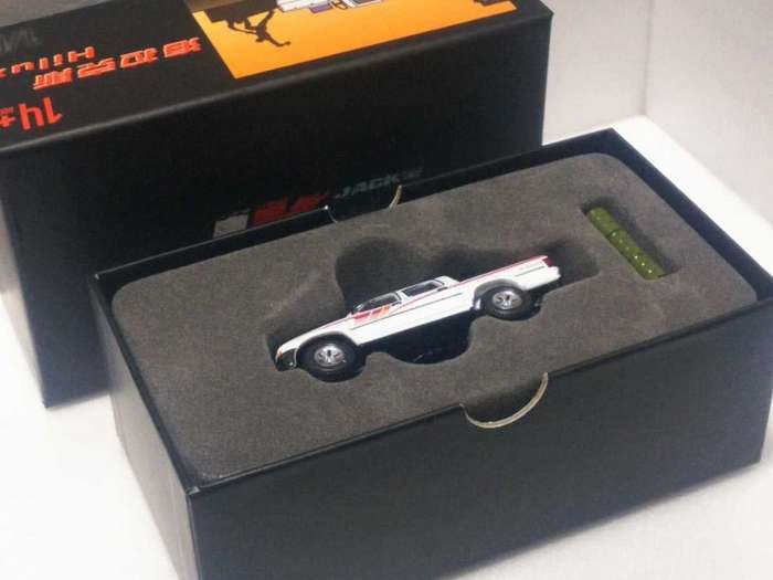 Toyota HiLux 4x4/2400 1993 white 1/64 JackieM NEW+boxed #6405 instant wheels