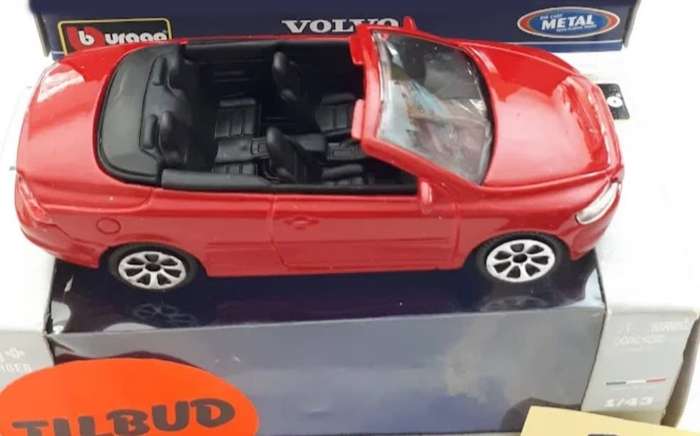 Volvo C70 open Cabriolet 2006 red 1/43 Bburago NEW+boxed #6072 instant wheels