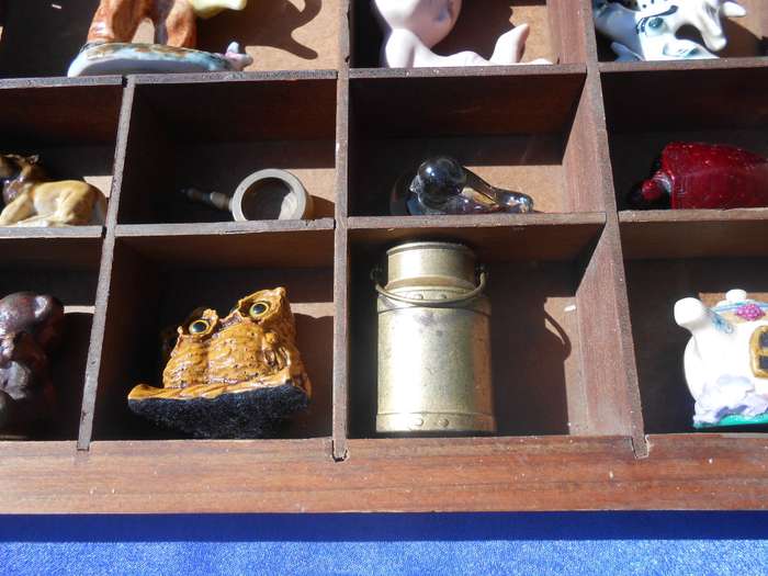 Printer`s tray c/w ornaments.  520mmx360mm