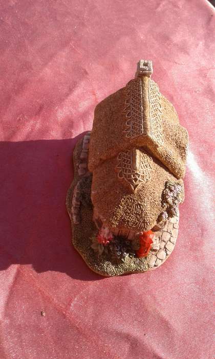 Lilliput Lane.    Penny's Posi.  Made in England.