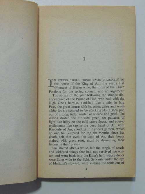 Heir of Sea and Fire Vol 2 of the Riddle-Master Trilogy - Patrica McKillip