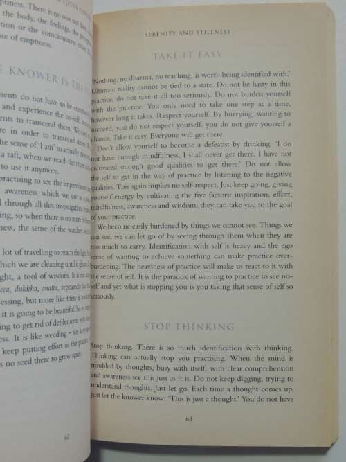 Walking On Lotus Flowers-  Buddhist Women Living, Loving And Meditating - Martine Batchelor